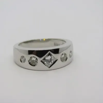 18kt White gold diamond ring with 5 diamonds - Size: P 1/2 - Princess cut about 0.80ct