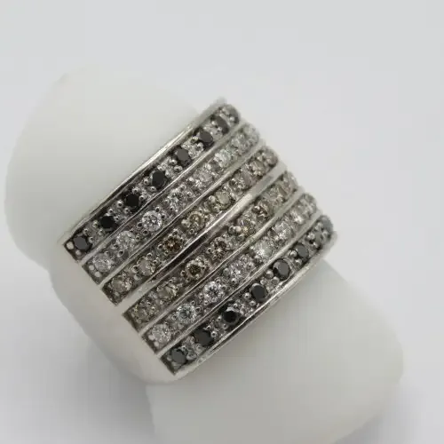 9kt White Gold dress ring with white, champagne and black diamonds - 75 Diamonds