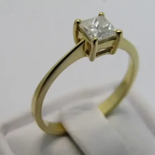 18kt Gold ring with 0.3ct diamond - color J/K - clarity VS/SI - weighs 2.4g - size M/6