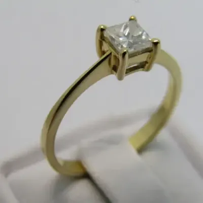 18kt Gold ring with 0.3ct diamond - color J/K - clarity VS/SI - weighs 2.4g - size M/6