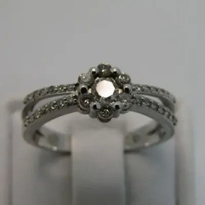9kt White gold diamond ring with 0.11ct diamond and small diamonds of 0.25ct in total