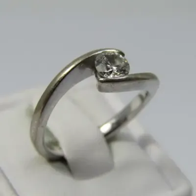 18kt White Gold ring with round brilliant diamond of 0.36 carat color I/J - size J