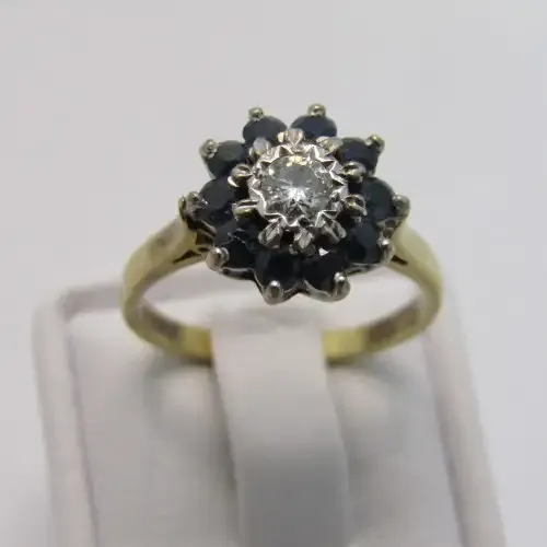 18kt Gold ring with diamonds and sapphires - weighs 4.2g - size N/7