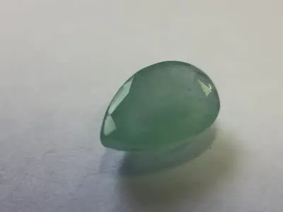 Natural Emerald of 0.885carat - Pear shape light bluish green - With Gemlab certificate