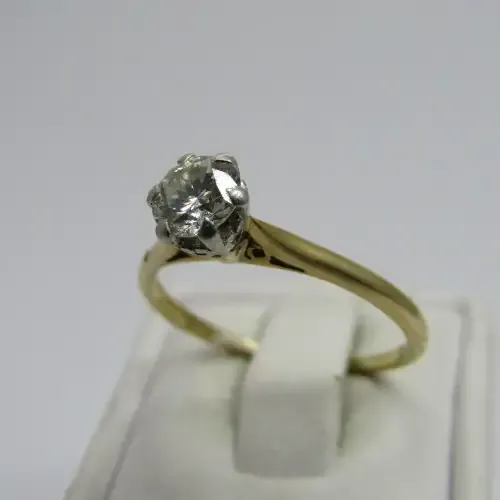 18kt Yellow Gold diamond ring with 0,45ct round brilliant diamond - weighs 2,0g - size N