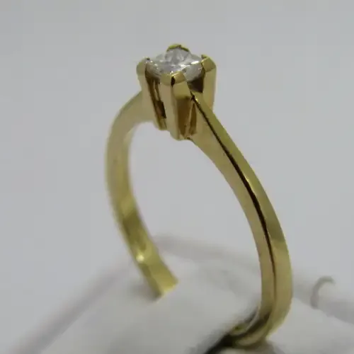 18kt ring with 0.21ct diamond - color I/J - clarity VS/SI - weighs 2.7g - size M/6