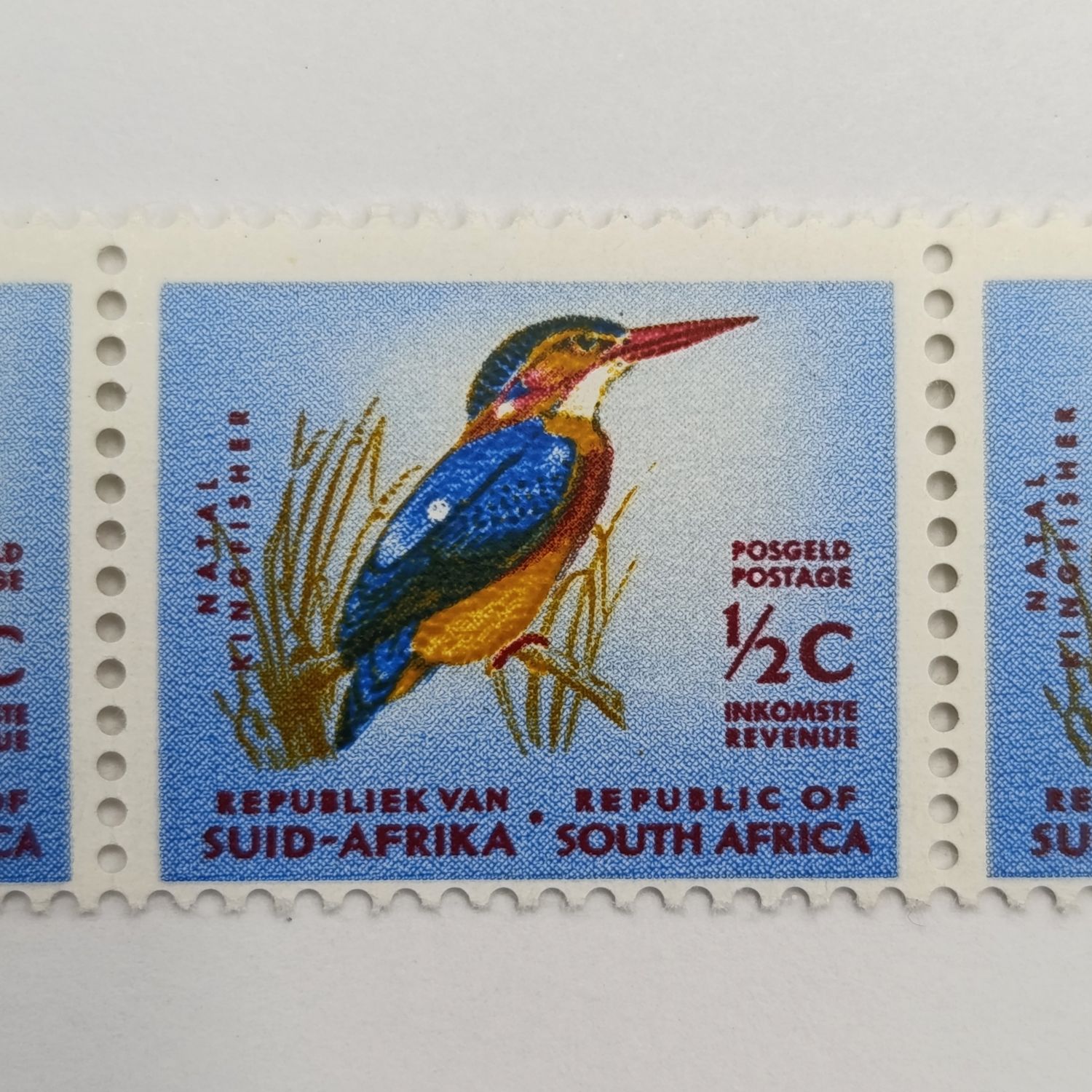 Republic of South Africa SACC 197 - 31 May 1961 definitive issue 1/2 cent stamp - strip of 5 with white dot error on 4th stamp from left