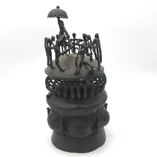 Ashanti Bronze pot with Chief and Tribal members on lid