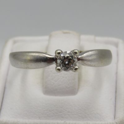 9kt white gold ring with 0.25 carat diamond (high quality) weight 3.2g, Size P