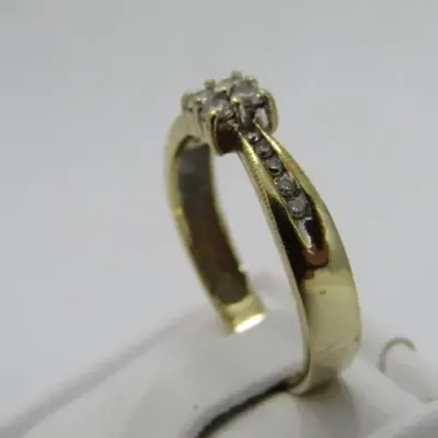 9kt gold ring with 14 small diamonds of about 0.25ct in total - weighs 2.9g - size Q/8