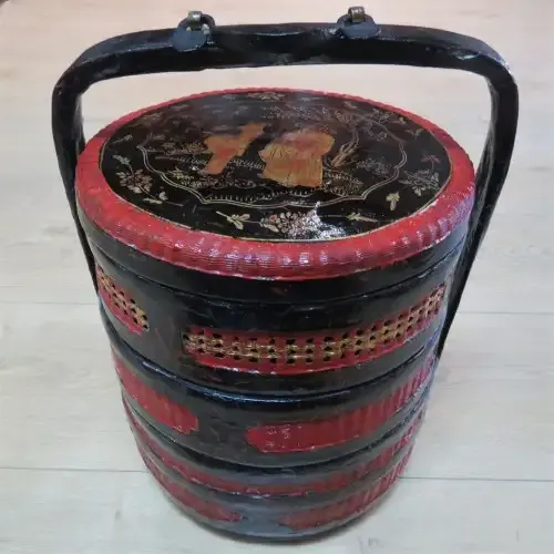 Chinese red, black and gold wedding basket - Top 28 x 28 cm - 46 cm High