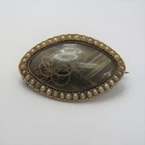 14kt Golden Antique memorial brooch with hair insert - Weighs 3,5 g