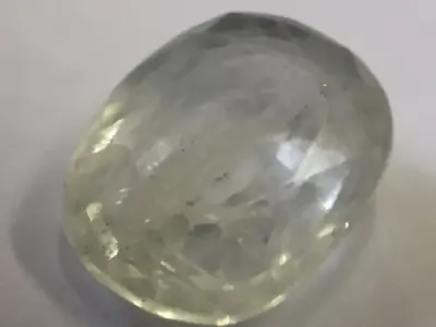 Natural Sapphire of 1.93 carat - Oval near colourless - With Gem Lab certificate