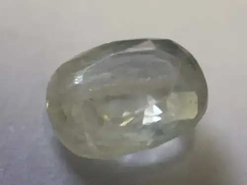 Natural Sapphire of 1.93 carat - Oval near colourless - With Gem Lab certificate