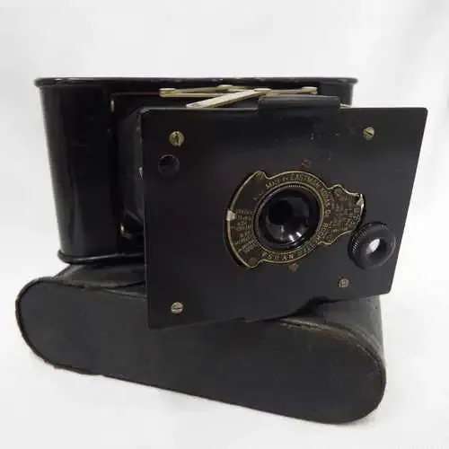 Vintage EASTMAN KODAK 25 BT 50 vest pocket camera Model A Circa 1913 with case - Not tested