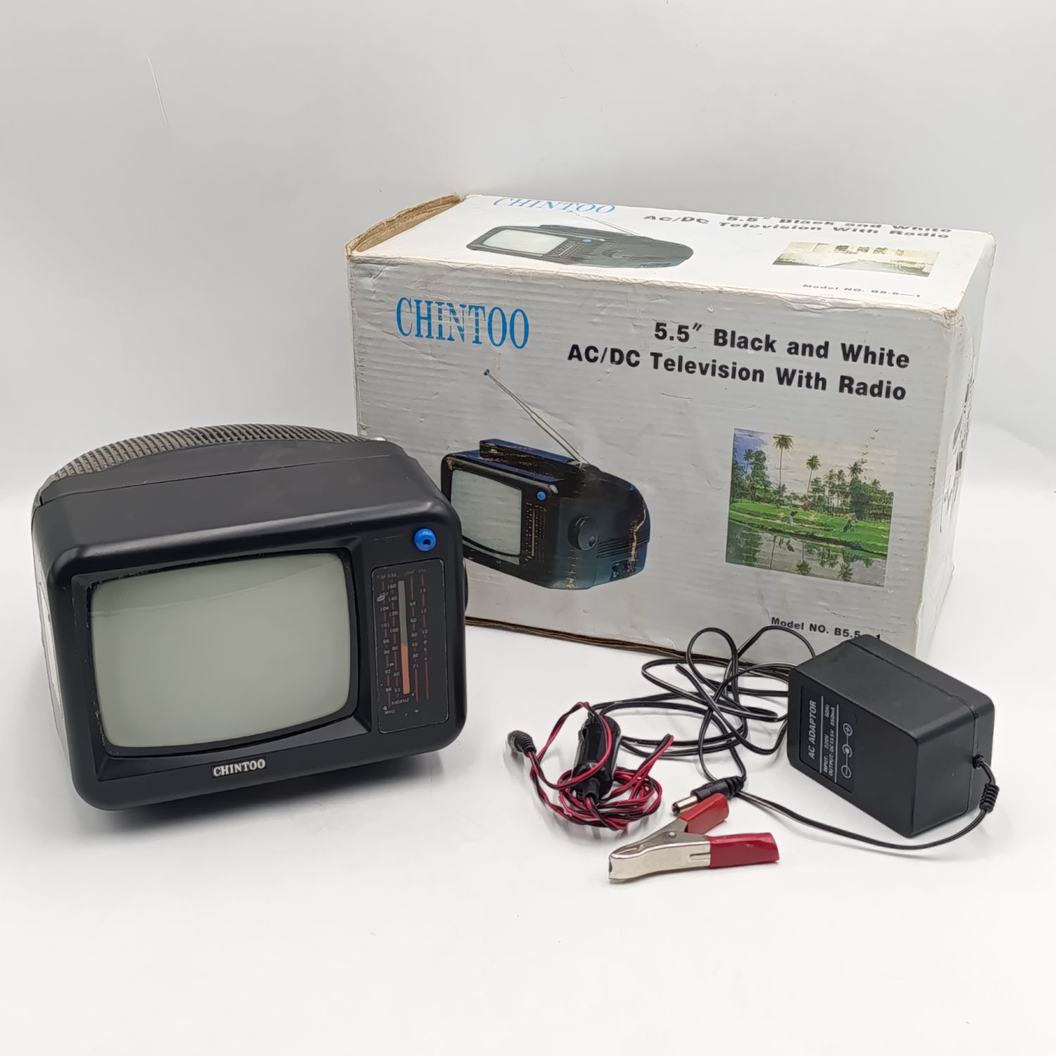 Vintage Chintoo 55 inch portable black and white TV with radio in box - working