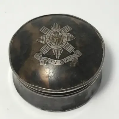 Scottish Hallmarked silver snuff box with Scots Guard emblem on tortoise lid - Birmingham