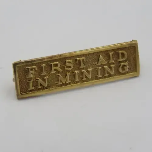 SA First Aid in Mining 9kt gold medal clasp - Weighs 2,3 g