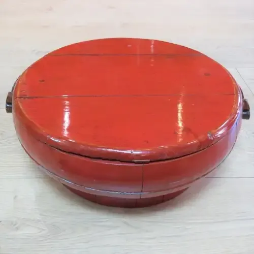 Chinese red lacquered round basin with lid - Base 34 x 34 cm - Top 43 x 43 cm - 19 cm High
