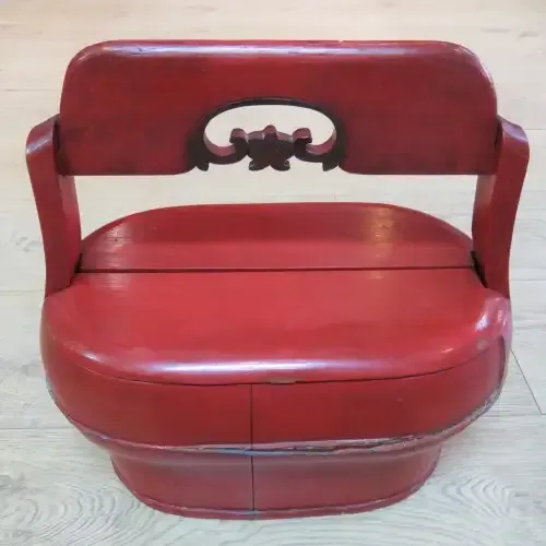 Chinese red lacquered lunch box - Base 20 x 36 cm - 47 cm High