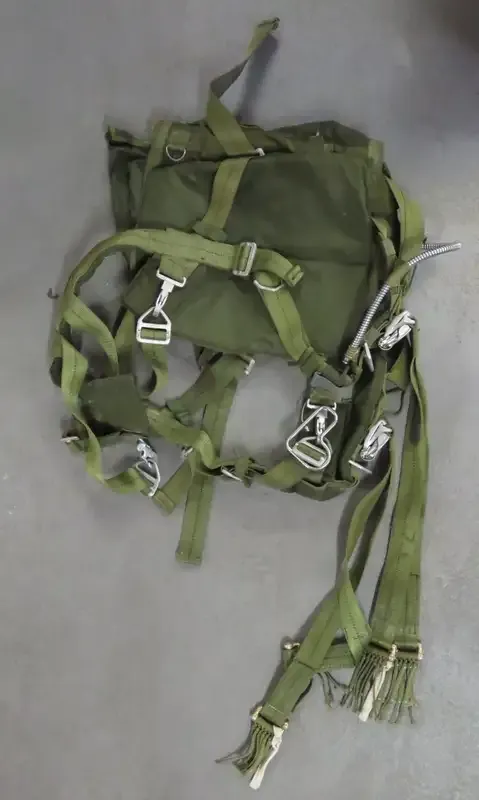 US Army parachute harness backpack - No parachute - 46 x 50 cm (Bag only)