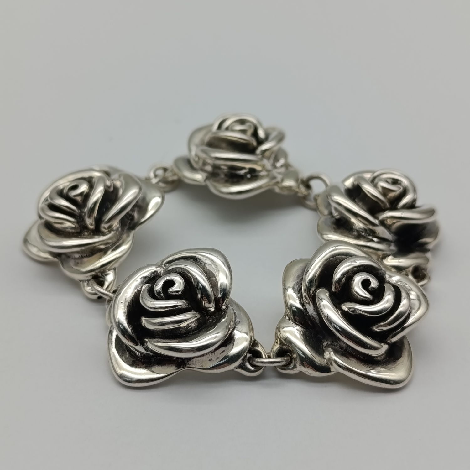 Sterling silver flower design bracelet - weight 28.2g