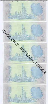 Lot of 5 consecutive numbered R2 notes - Second issue as series -Uncirculated Slight paper clip fold