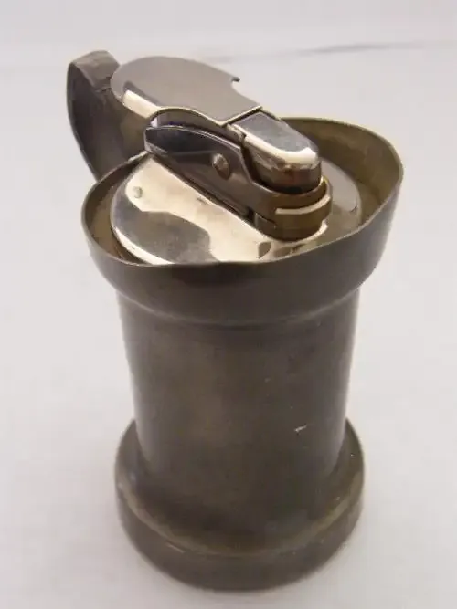 Gas / Flint table lighter - 7.5 x 4cm