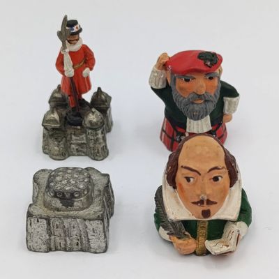Lot of 3 vintage Pewter character thimbles