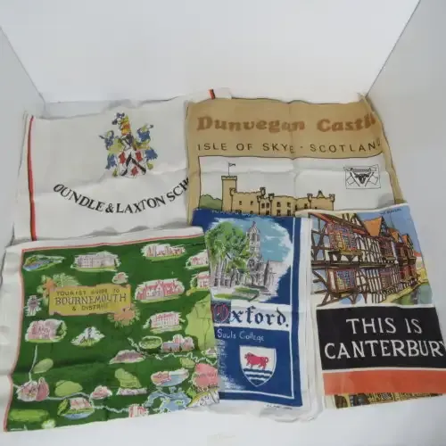 Lot of 5 vintage souvenir printed cloths - Size 70 x 49 - All about same size