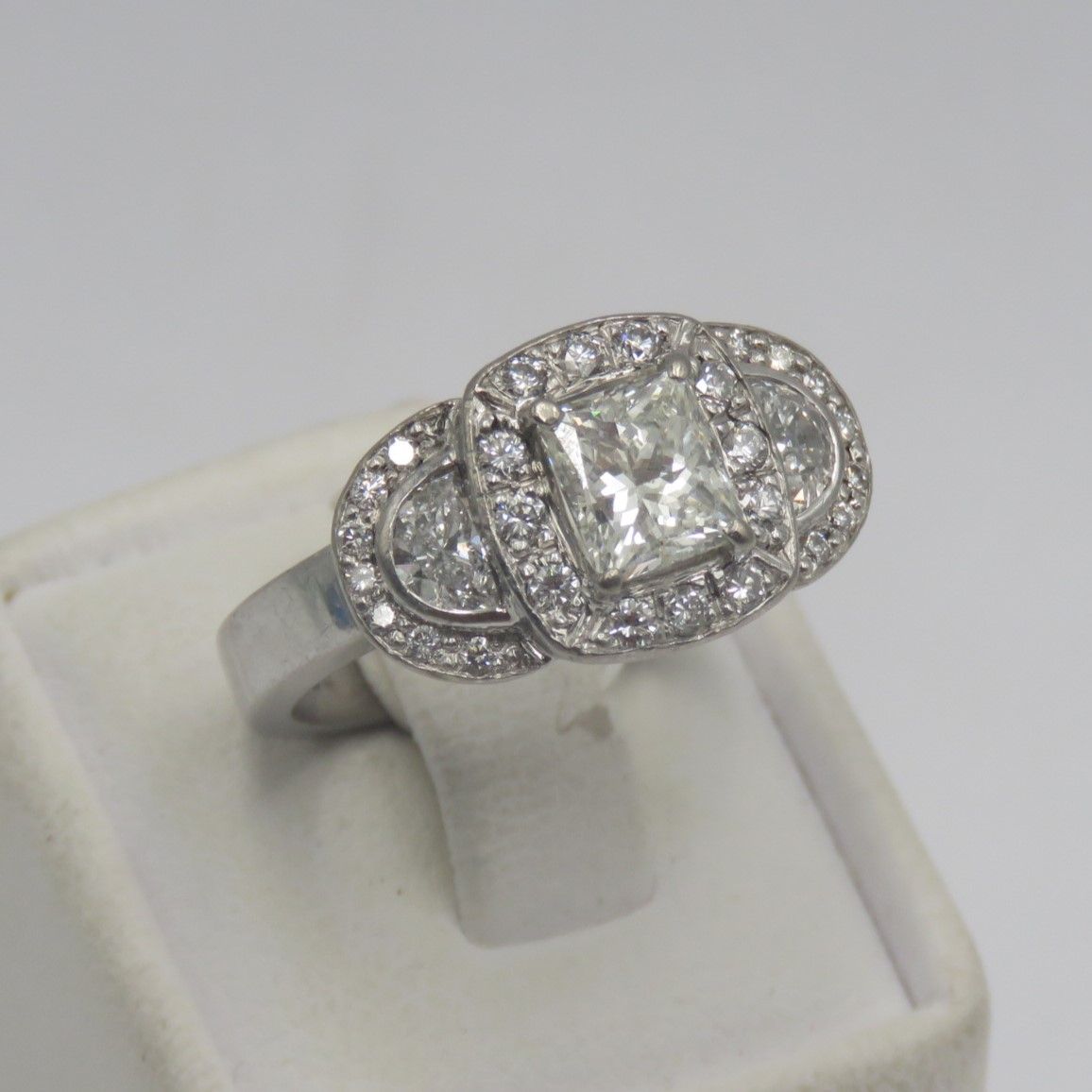 Bespoke 9kt white gold diamond ring with 1,09ct Princess cut diamond with 2 x colour D/E half moon diamonds surrounded by 26 smaller diamonds with E.G.L Certificates - Size M1/2