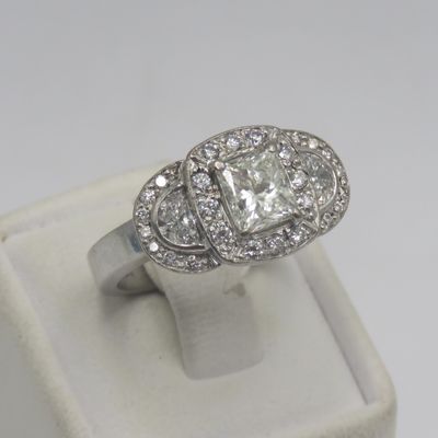 Bespoke 9kt white gold diamond ring with 1,09ct Princess cut diamond with 2 x colour D/E half moon diamonds surrounded by 26 smaller diamonds with E.G.L Certificates - Size M1/2