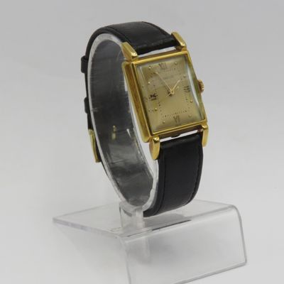 Vintage 18kt Gold Gubelin manual wind watch - working
