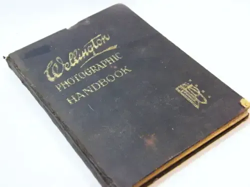Vintage photography guide - Wellington photographic handbook 13th edition