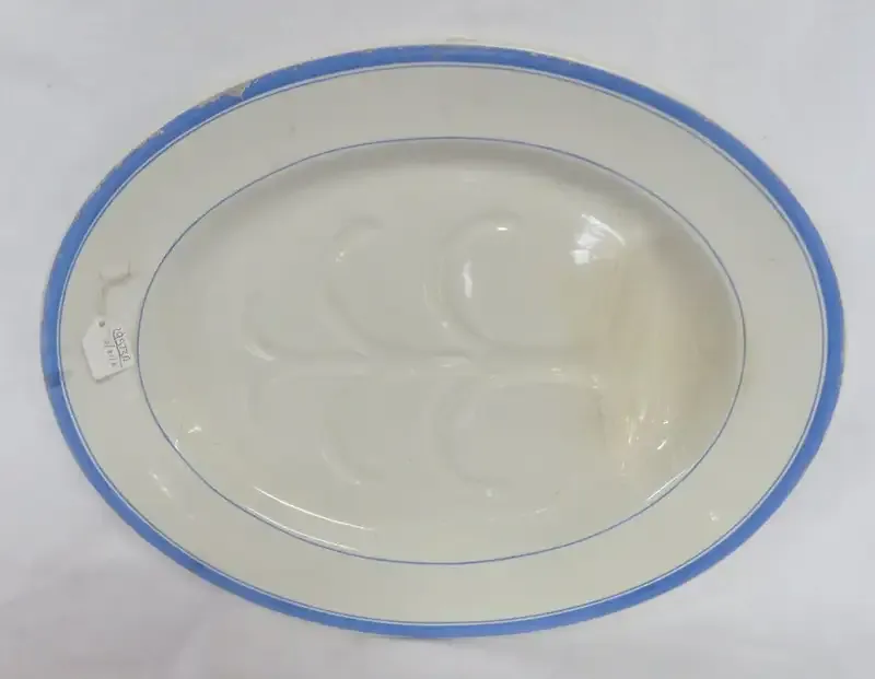 Antique porcelain meat platter with sauce flow - Size 42 x 52 cm