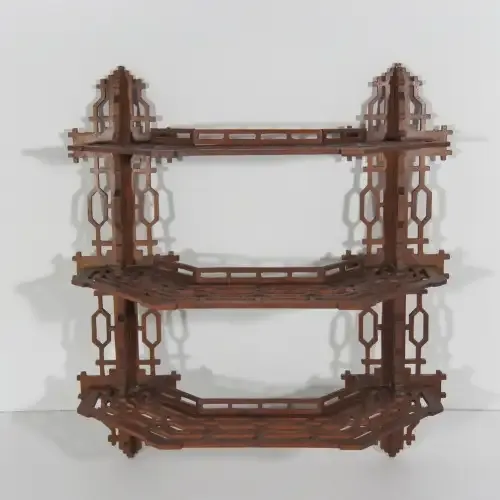 Antique wooden fret work wall hanging triple shelf - Boer War period - Size 44,4 x 42 cm