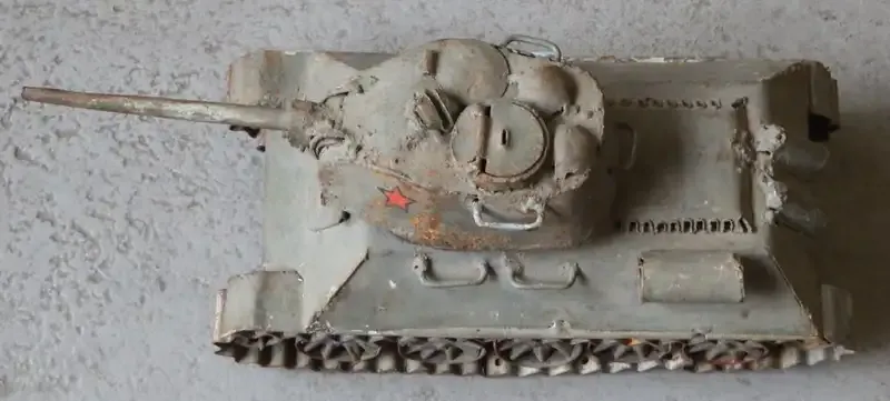 Handmade WW2 Russian Soviet T-34 combat tank - Very unique - 15 x 30 cm