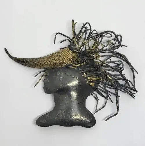 Handmade sterling silver head with funky hair brooch - Weighs 46.3g