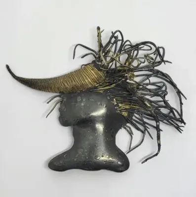 Handmade sterling silver head with funky hair brooch - Weighs 46.3g