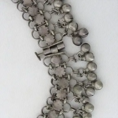 Low Grade silver choker necklace with bells - Weighs 123,5 g