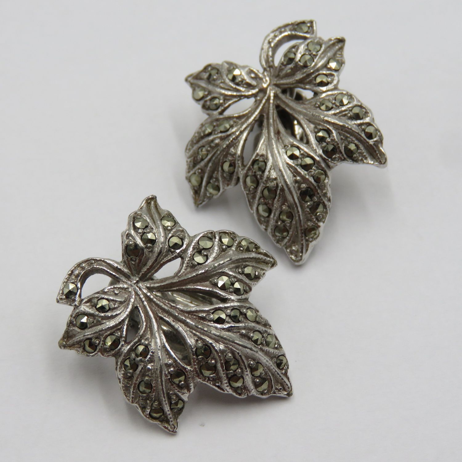 Vintage silver marcasite clip-on earrings - weighs 9,0g