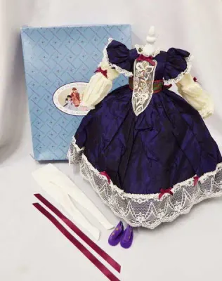 Madame Alexander - 16` Little Women - Meg`s Holiday Dress #18790 in box - As New