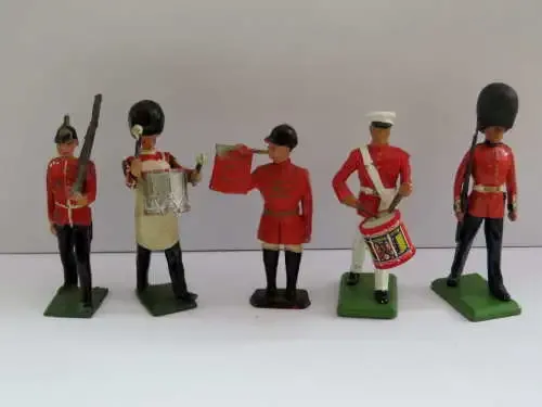 Lot of 5 British lead soldiers