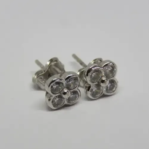 9kt white gold earrings with Cubic Zirconias - Weighs 1,5 grams