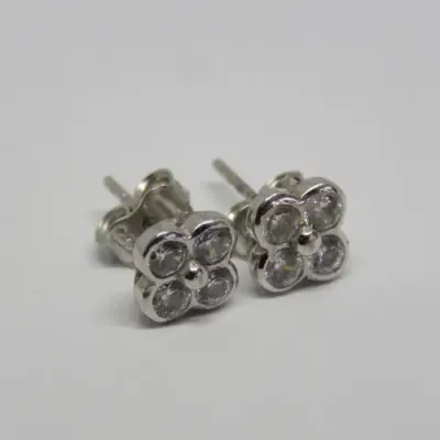 9kt white gold earrings with Cubic Zirconias - Weighs 1,5 grams