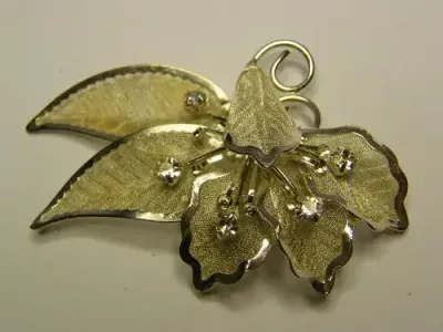 Top Quality Brooch - Vintage - Fine mesh Leaves - as per photo