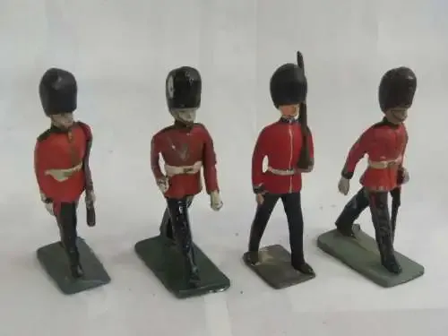 Lot of 4 British lead soldiers