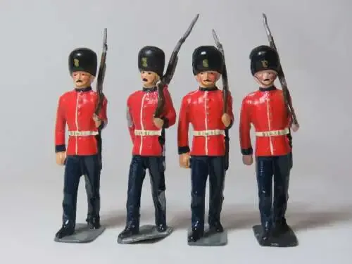 Set of 4 British lead soldiers - Guards marching with rifles