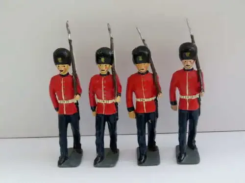 Set of 4 British lead soldiers - Guards marching with rifles
