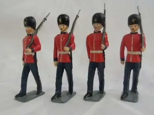 Set of 4 British lead soldiers - Gueards marching with rifles